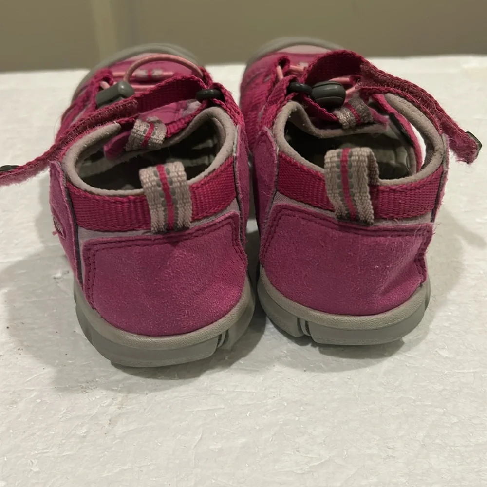 Keen Newport H2 WaterResistant washable Outdoor hiking Sandal Shoe size 12 pink